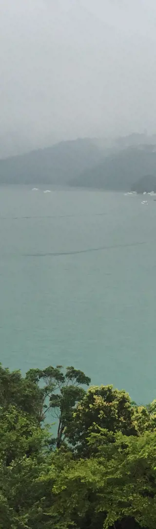 Le lac du soleil et de la lune